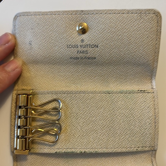 🤍💙 Louis Vuitton Damier Azur canvas key case Pre loved 💙🤍 - Picture 8 of 11